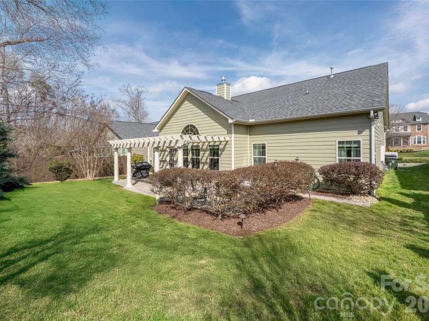 11422 Warfield Avenue, Huntersville, NC 28078.  MLS# CAR4355080, YatesRealty ID 4574. 