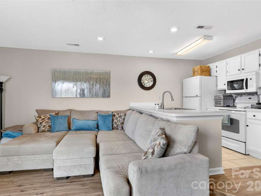 2121 Regatta Lane, Denver, NC 28037.  MLS# CAR4342446, YatesRealty ID 4574. 