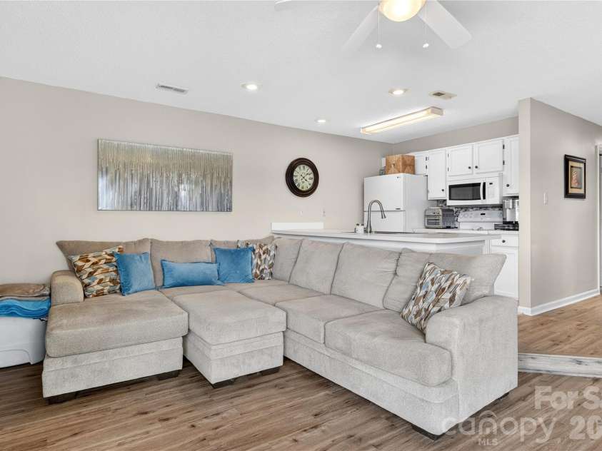 2121 Regatta Lane, Denver, NC 28037.  MLS# CAR4342446, YatesRealty ID 4574. 