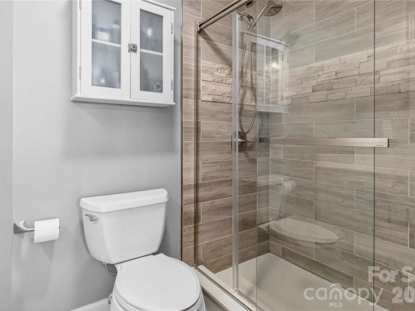 2121 Regatta Lane, Denver, NC 28037.  MLS# CAR4342446, YatesRealty ID 4574. 