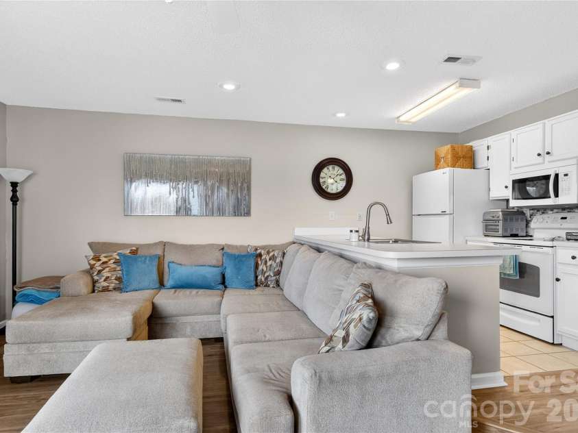 2121 Regatta Lane, Denver, NC 28037.  MLS# CAR4342446, YatesRealty ID 4574. 