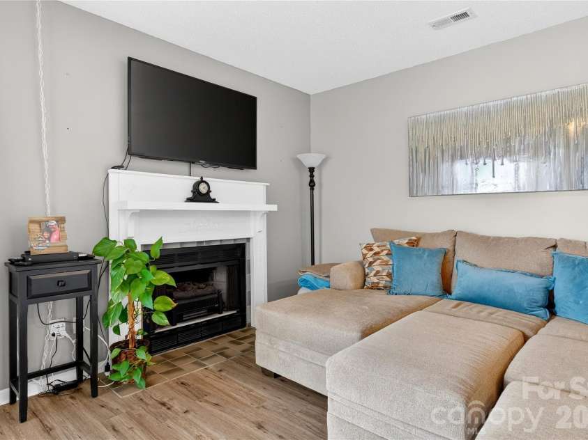 2121 Regatta Lane, Denver, NC 28037.  MLS# CAR4342446, YatesRealty ID 4574. 