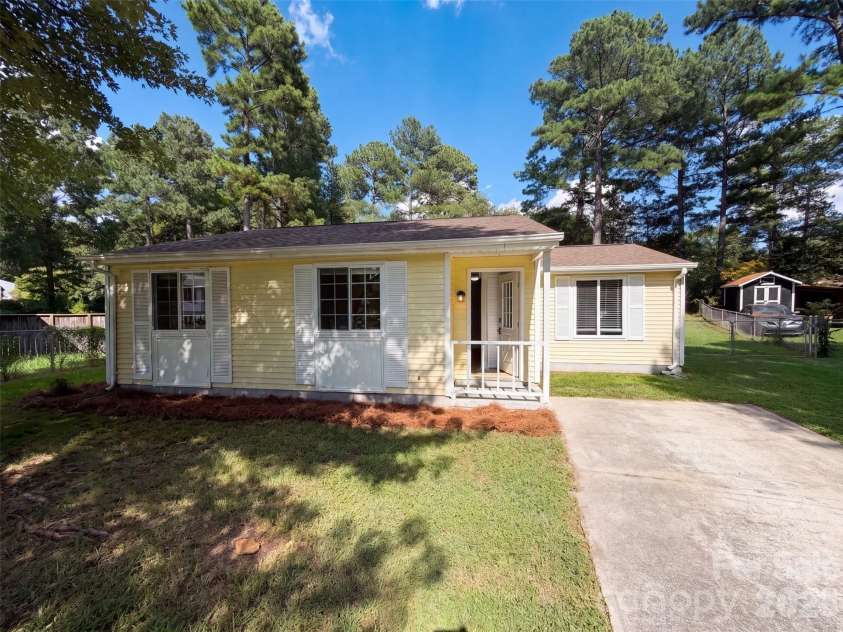 3618 Gustar Court, Charlotte, NC 28212.  MLS# CAR4416874, YatesRealty ID 45742. 