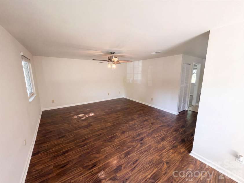 3618 Gustar Court, Charlotte, NC 28212.  MLS# CAR4416874, YatesRealty ID 45742. 