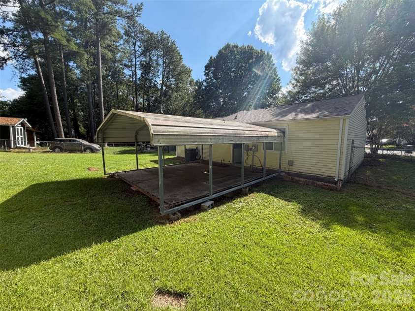3618 Gustar Court, Charlotte, NC 28212.  MLS# CAR4416874, YatesRealty ID 45742. 