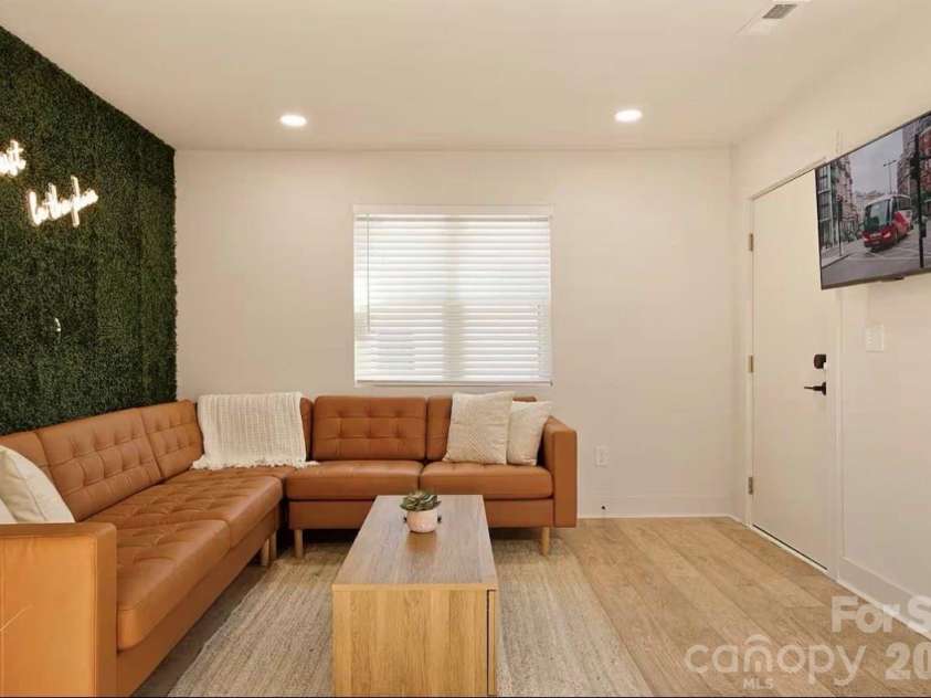 1323 Richmond Place, Charlotte, NC 28209.  MLS# CAR4413115, YatesRealty ID 45744. 