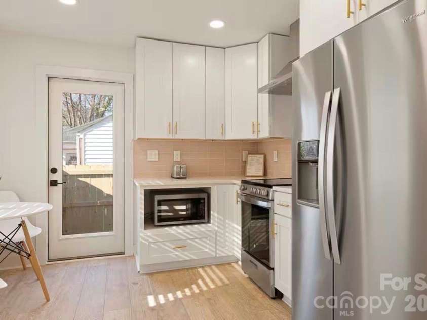 1323 Richmond Place, Charlotte, NC 28209.  MLS# CAR4413115, YatesRealty ID 45744. 