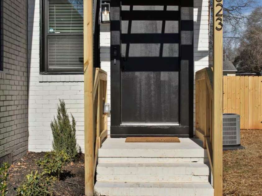 1323 Richmond Place, Charlotte, NC 28209.  MLS# CAR4413115, YatesRealty ID 45744. 