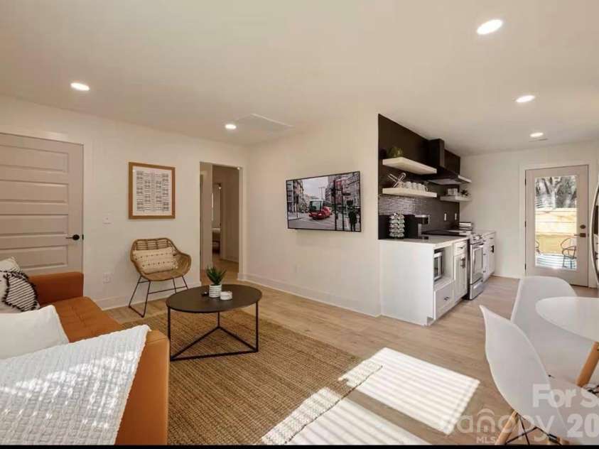 1323 Richmond Place, Charlotte, NC 28209.  MLS# CAR4413115, YatesRealty ID 45744. 