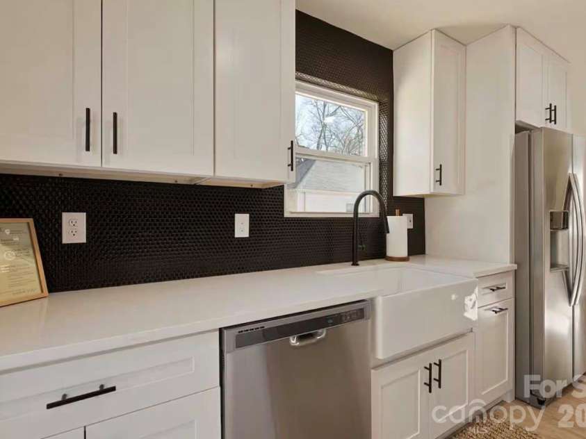 1323 Richmond Place, Charlotte, NC 28209.  MLS# CAR4413115, YatesRealty ID 45744. 