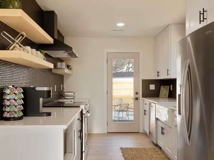 1323 Richmond Place, Charlotte, NC 28209.  MLS# CAR4413115, YatesRealty ID 45744. 