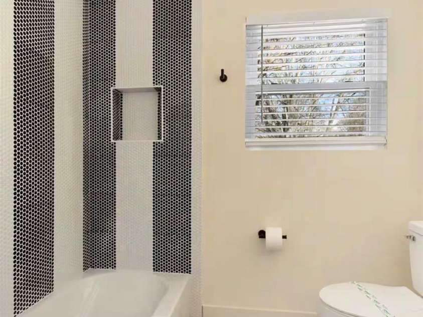 1323 Richmond Place, Charlotte, NC 28209.  MLS# CAR4413115, YatesRealty ID 45744. 