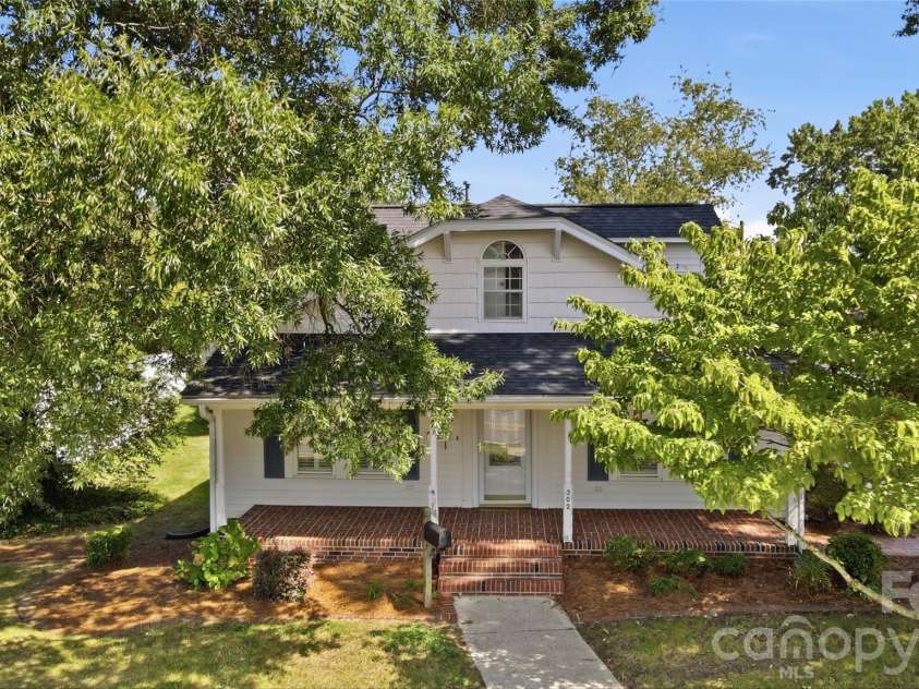 302 Ridge Avenue, Kannapolis, NC 28083.  MLS# CAR4414149, YatesRealty ID 45746. 