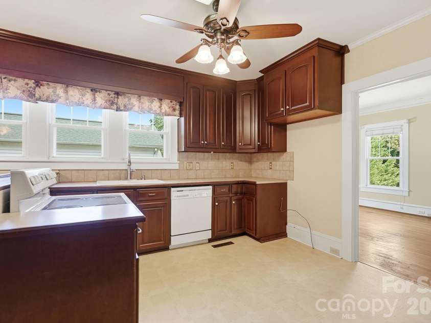 302 Ridge Avenue, Kannapolis, NC 28083.  MLS# CAR4414149, YatesRealty ID 45746. 