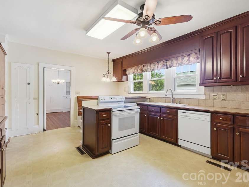 302 Ridge Avenue, Kannapolis, NC 28083.  MLS# CAR4414149, YatesRealty ID 45746. 