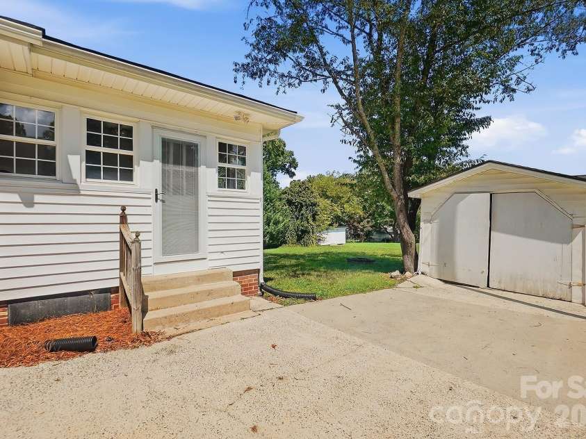 302 Ridge Avenue, Kannapolis, NC 28083.  MLS# CAR4414149, YatesRealty ID 45746. 