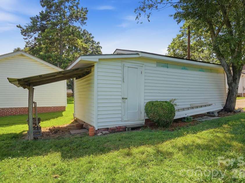 302 Ridge Avenue, Kannapolis, NC 28083.  MLS# CAR4414149, YatesRealty ID 45746. 