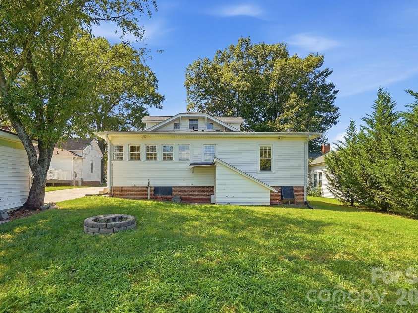 302 Ridge Avenue, Kannapolis, NC 28083.  MLS# CAR4414149, YatesRealty ID 45746. 