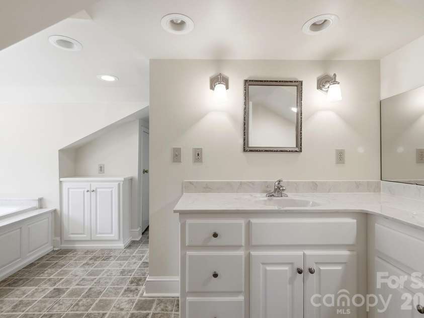 302 Ridge Avenue, Kannapolis, NC 28083.  MLS# CAR4414149, YatesRealty ID 45746. Finished bathroom upstairs
