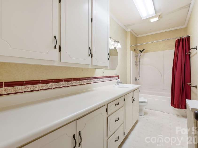 302 Ridge Avenue, Kannapolis, NC 28083.  MLS# CAR4414149, YatesRealty ID 45746. Hall Bathroom
