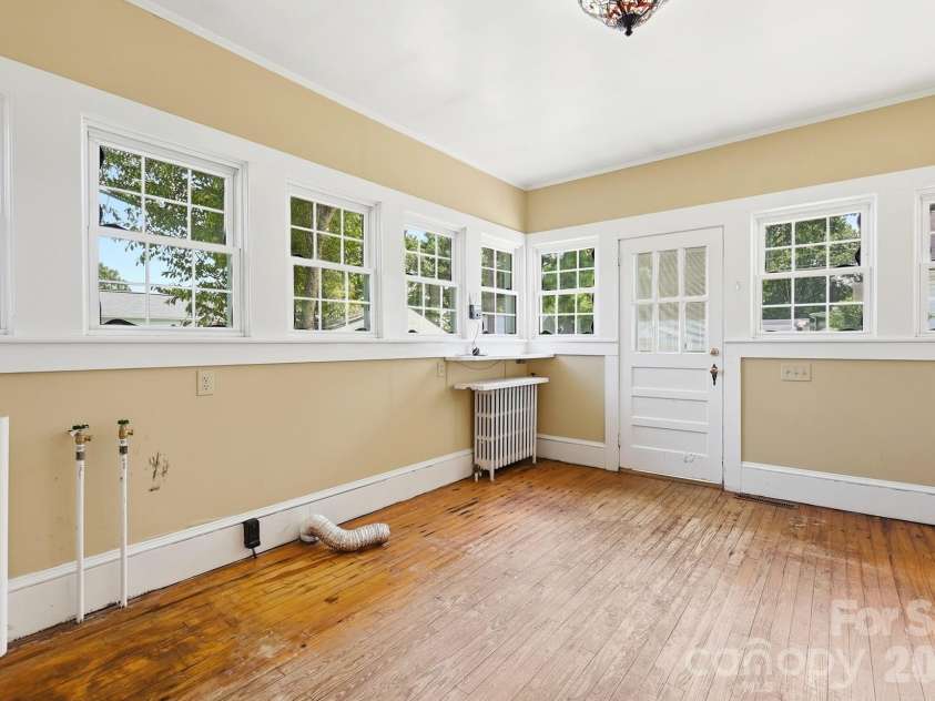 302 Ridge Avenue, Kannapolis, NC 28083.  MLS# CAR4414149, YatesRealty ID 45746. Laundry/Mud Room