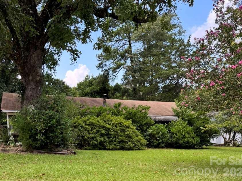 1586 Hillcrest Avenue, Lancaster, SC 29720.  MLS# CAR4416476, YatesRealty ID 45747. 