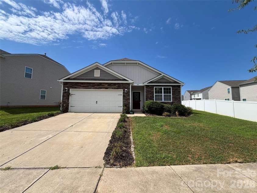 6816 Pennyroyal Way, Charlotte, NC 28216.  MLS# CAR4416598, YatesRealty ID 45748. 