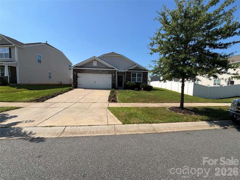 6816 Pennyroyal Way, Charlotte, NC 28216.  MLS# CAR4416598, YatesRealty ID 45748. 