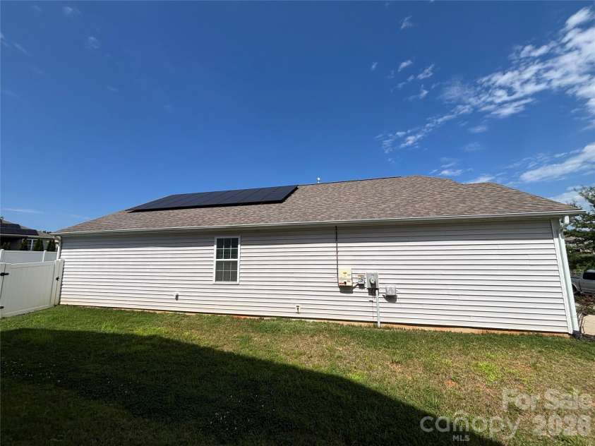 6816 Pennyroyal Way, Charlotte, NC 28216.  MLS# CAR4416598, YatesRealty ID 45748. 