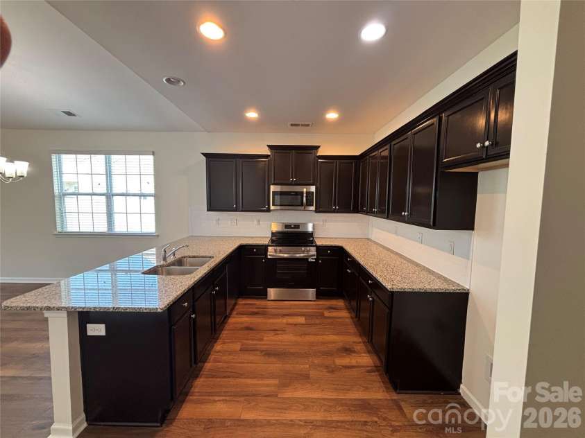 6816 Pennyroyal Way, Charlotte, NC 28216.  MLS# CAR4416598, YatesRealty ID 45748. Kitchen