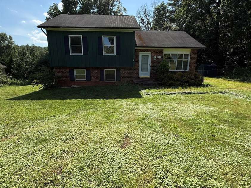 3695 Commanche Court, Lenoir, NC 28645.  MLS# CAR4415005, YatesRealty ID 45749. 