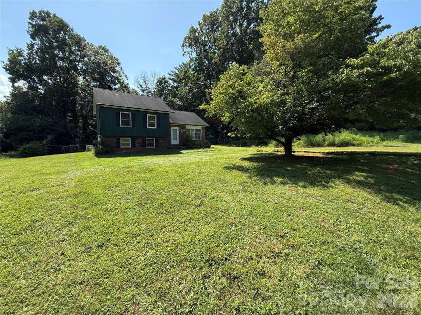 3695 Commanche Court, Lenoir, NC 28645.  MLS# CAR4415005, YatesRealty ID 45749. 