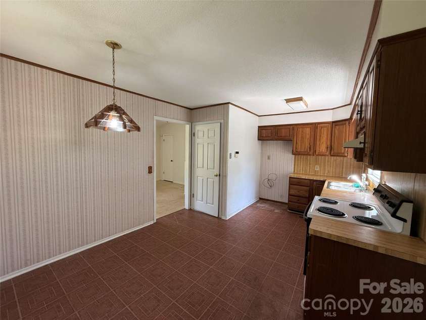 3695 Commanche Court, Lenoir, NC 28645.  MLS# CAR4415005, YatesRealty ID 45749. 