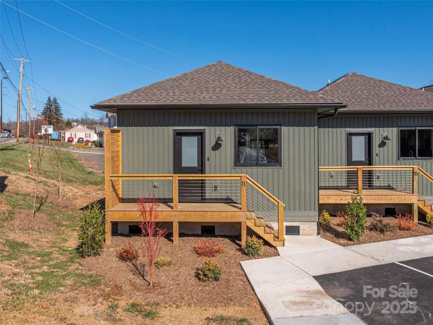 11 Leap Frog Park, Waynesville, NC 28786.  MLS# CAR4239023, YatesRealty ID 4575. 