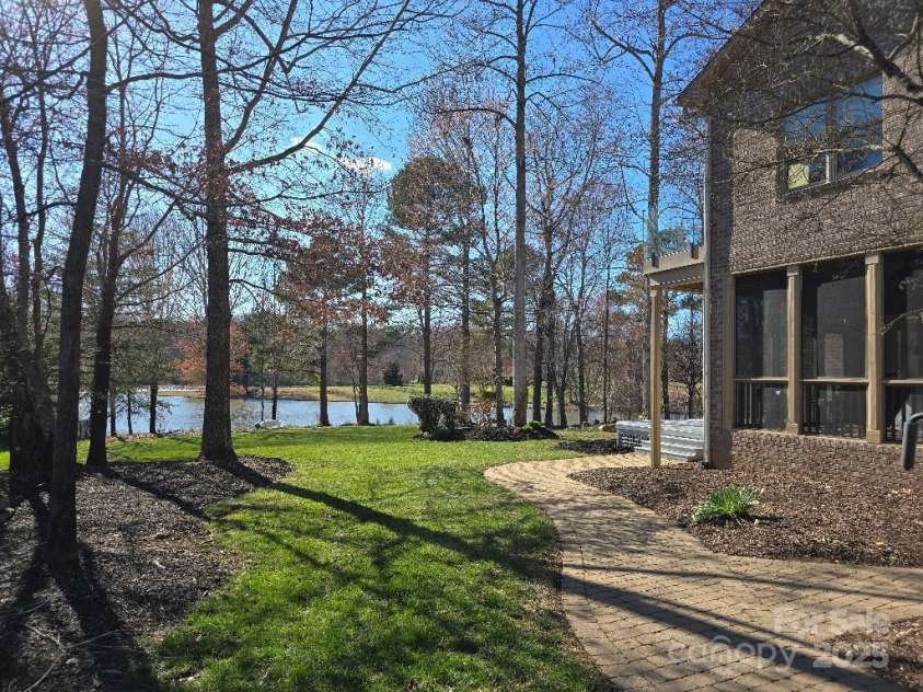 6787 Bronco Lane, Summerfield, NC 27358.  MLS# CAR4244243, YatesRealty ID 4575. 