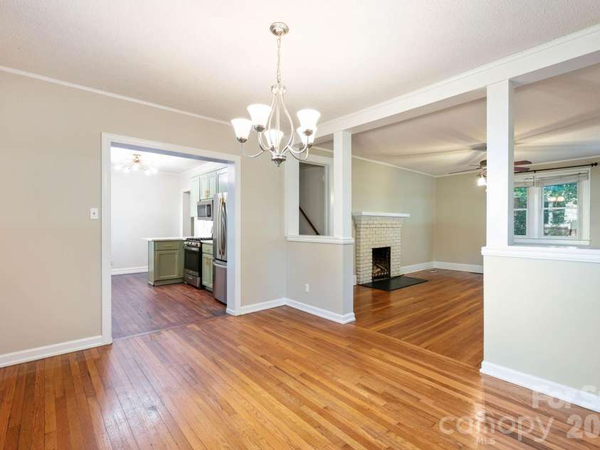 441 8th Avenue Drive, Hickory, NC 28601.  MLS# CAR4416718, YatesRealty ID 45751. 