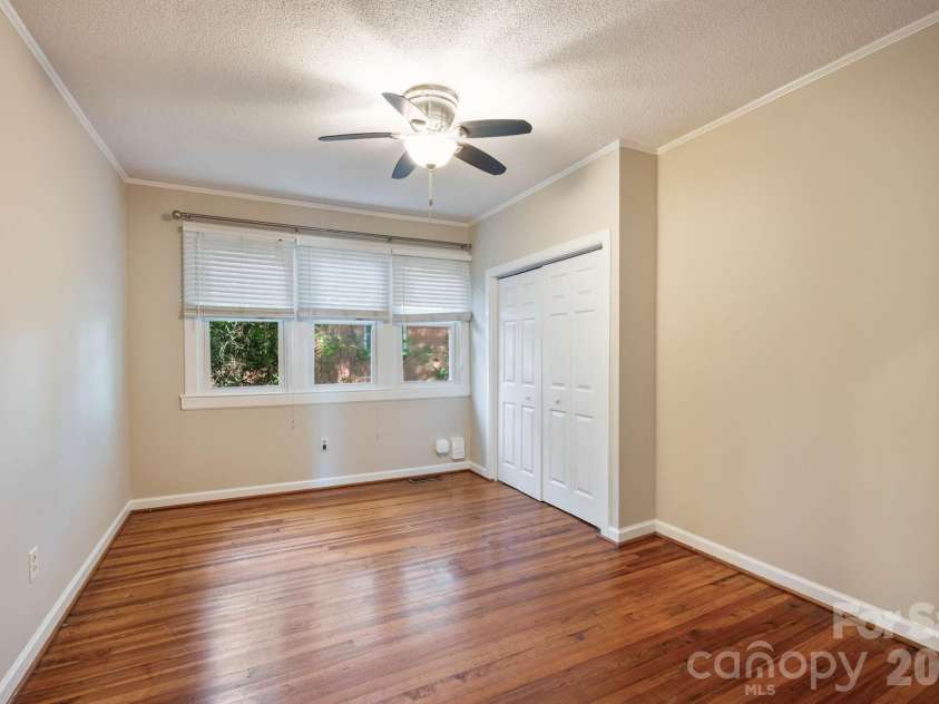 441 8th Avenue Drive, Hickory, NC 28601.  MLS# CAR4416718, YatesRealty ID 45751. 