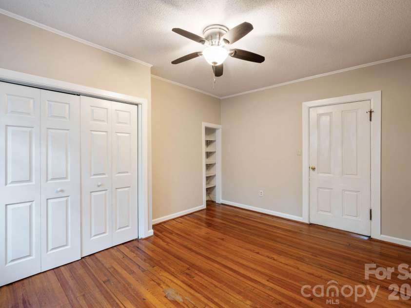 441 8th Avenue Drive, Hickory, NC 28601.  MLS# CAR4416718, YatesRealty ID 45751. 
