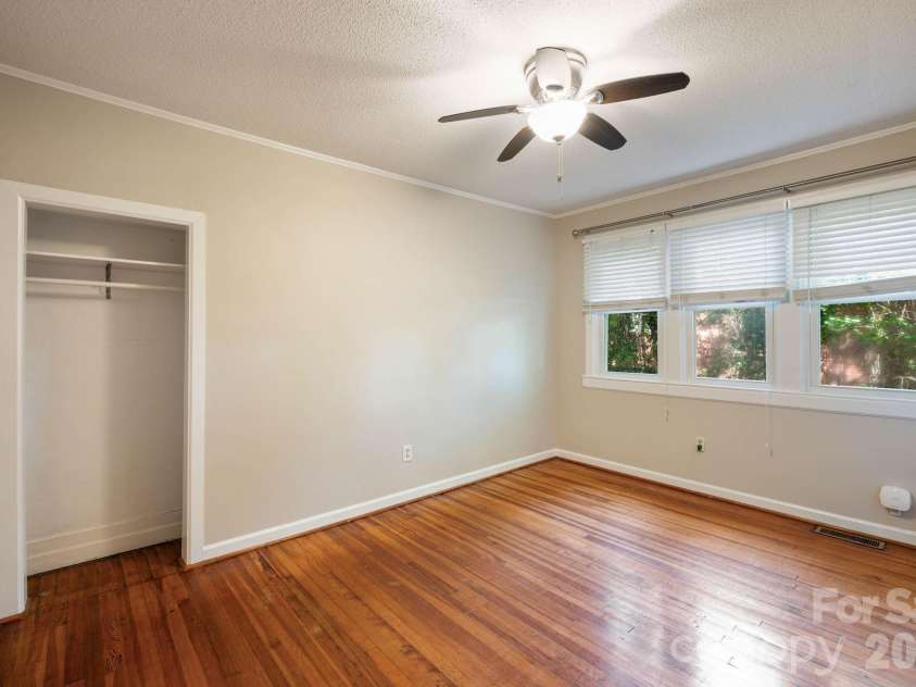 441 8th Avenue Drive, Hickory, NC 28601.  MLS# CAR4416718, YatesRealty ID 45751. 