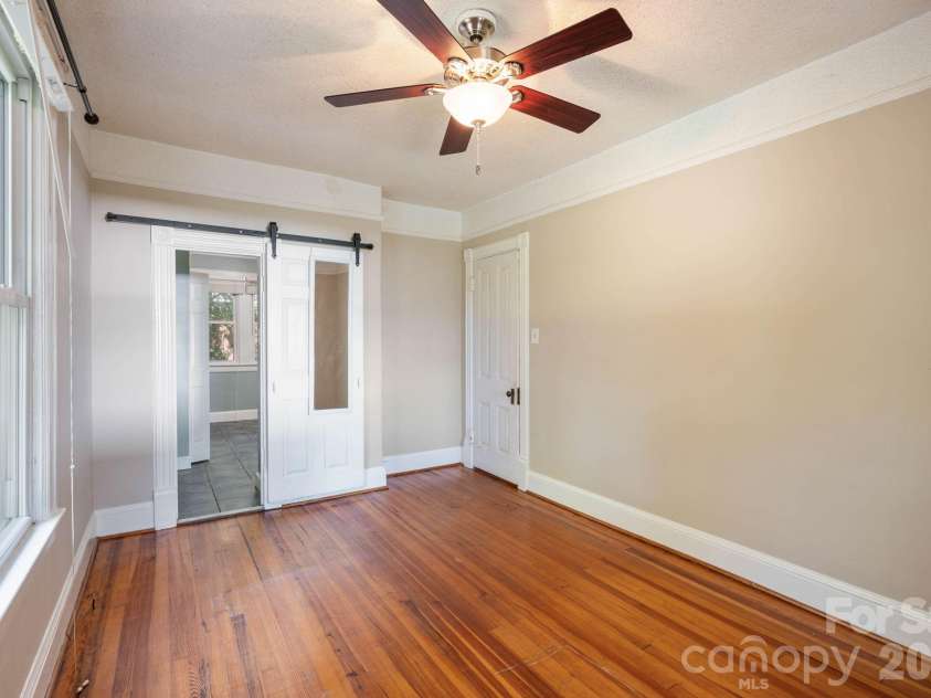 441 8th Avenue Drive, Hickory, NC 28601.  MLS# CAR4416718, YatesRealty ID 45751. 