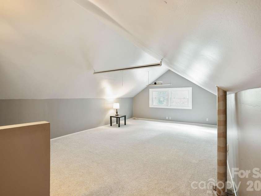 441 8th Avenue Drive, Hickory, NC 28601.  MLS# CAR4416718, YatesRealty ID 45751. 