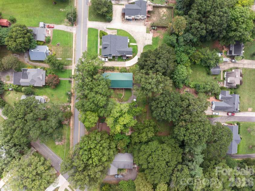 441 8th Avenue Drive, Hickory, NC 28601.  MLS# CAR4416718, YatesRealty ID 45751. 
