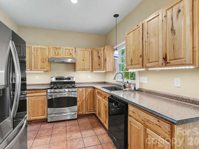 4176 Peyton Court, Concord, NC 28027.  MLS# CAR4406944, YatesRealty ID 45752. Beautiful Kitchen