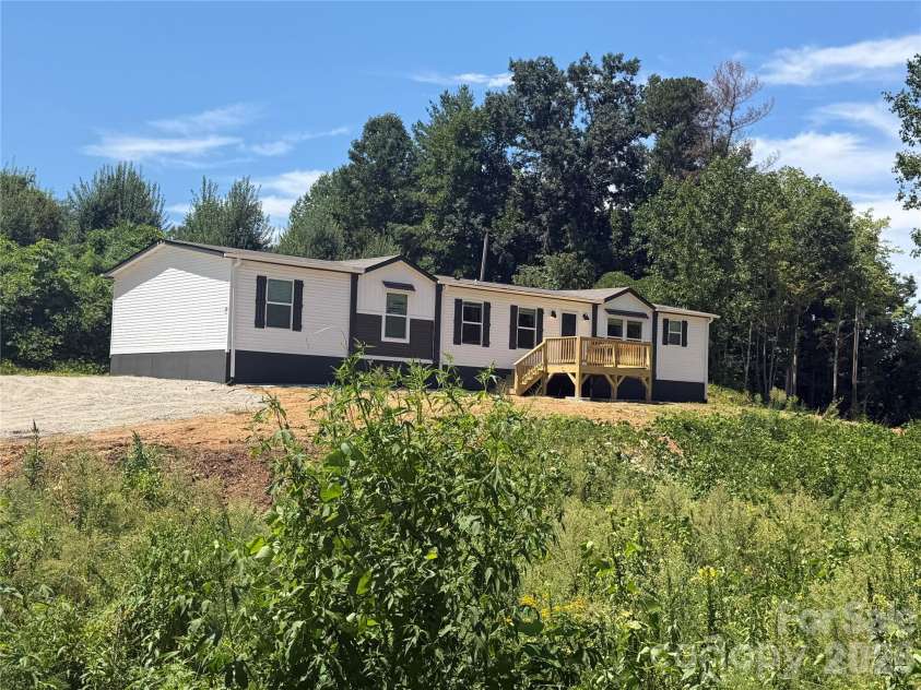 66 Neely Drive, Hendersonville, NC 28792.  MLS# CAR4416888, YatesRealty ID 45753. 