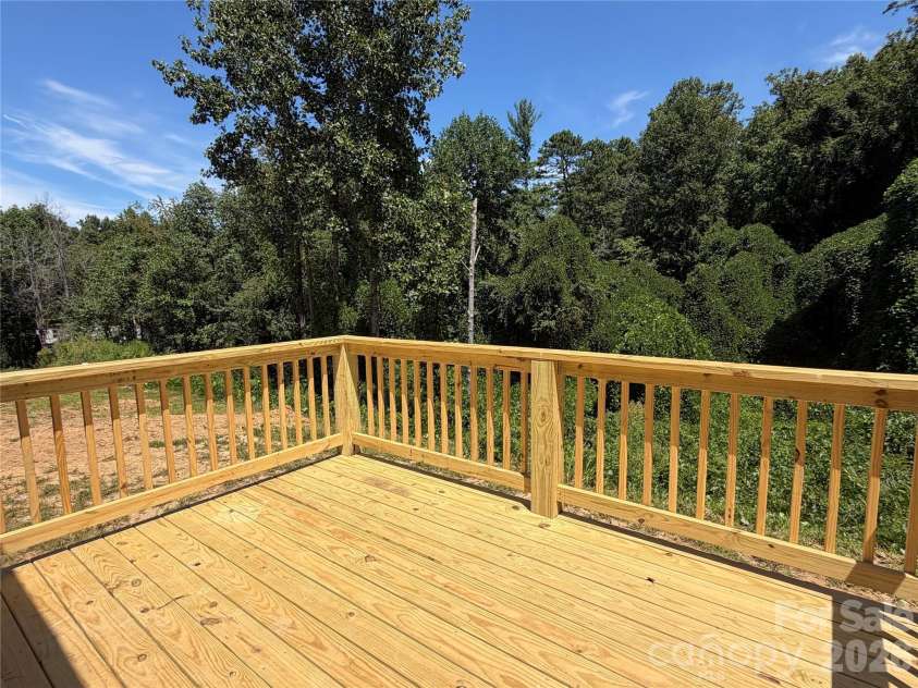 66 Neely Drive, Hendersonville, NC 28792.  MLS# CAR4416888, YatesRealty ID 45753. 