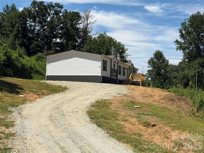 66 Neely Drive, Hendersonville, NC 28792.  MLS# CAR4416888, YatesRealty ID 45753. 