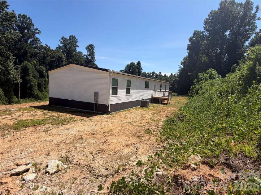 66 Neely Drive, Hendersonville, NC 28792.  MLS# CAR4416888, YatesRealty ID 45753. 