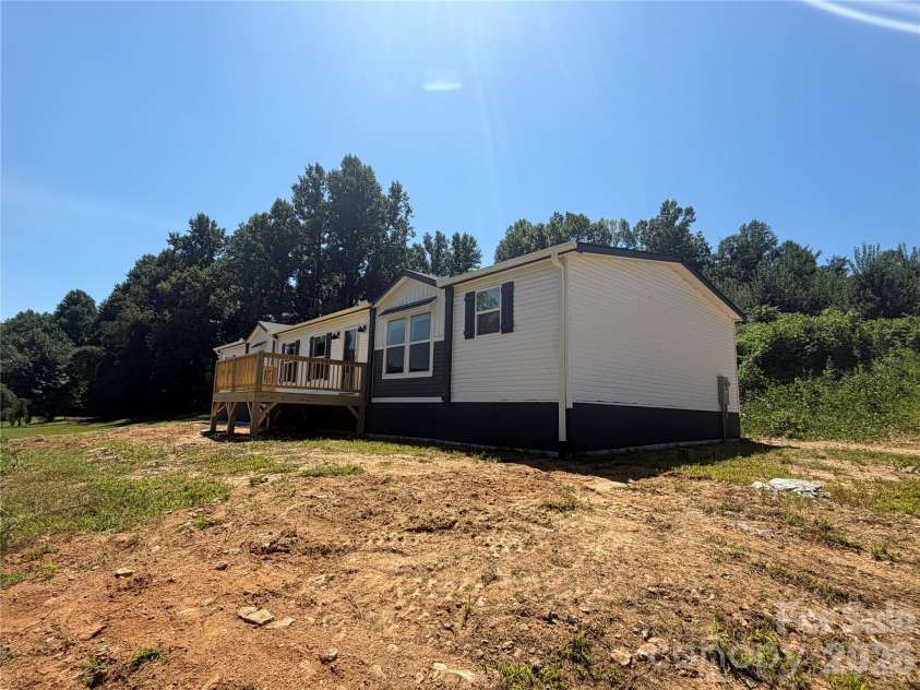 66 Neely Drive, Hendersonville, NC 28792.  MLS# CAR4416888, YatesRealty ID 45753. 