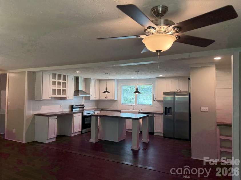 66 Neely Drive, Hendersonville, NC 28792.  MLS# CAR4416888, YatesRealty ID 45753. 