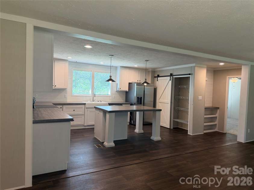66 Neely Drive, Hendersonville, NC 28792.  MLS# CAR4416888, YatesRealty ID 45753. 